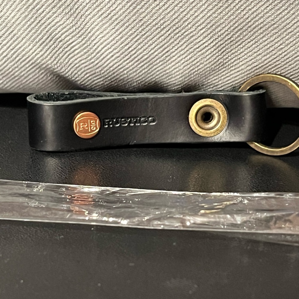 Rustico Loop Leather Keychain - Picture 4 of 5